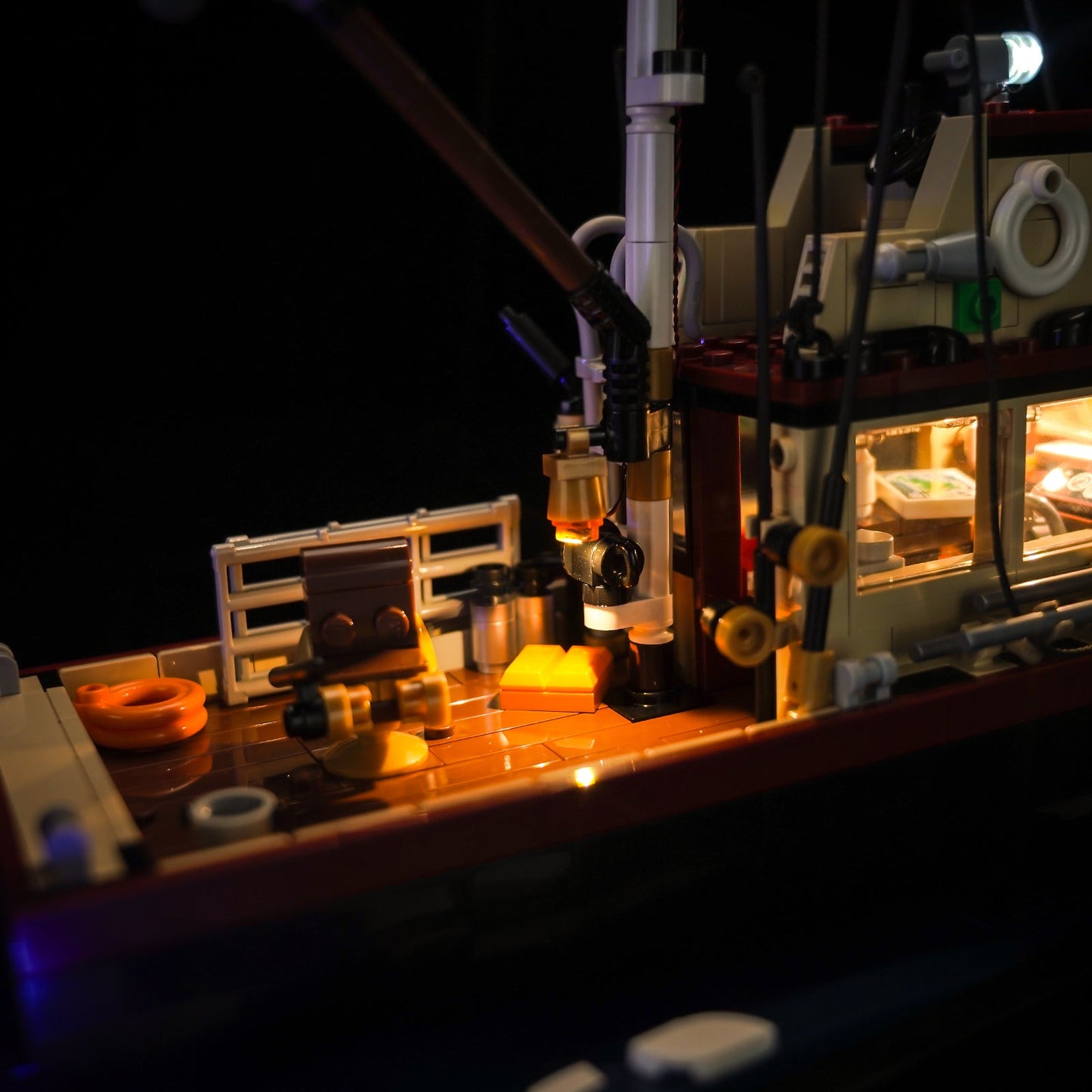 Light Kit For Jaws 21350-New Edition
