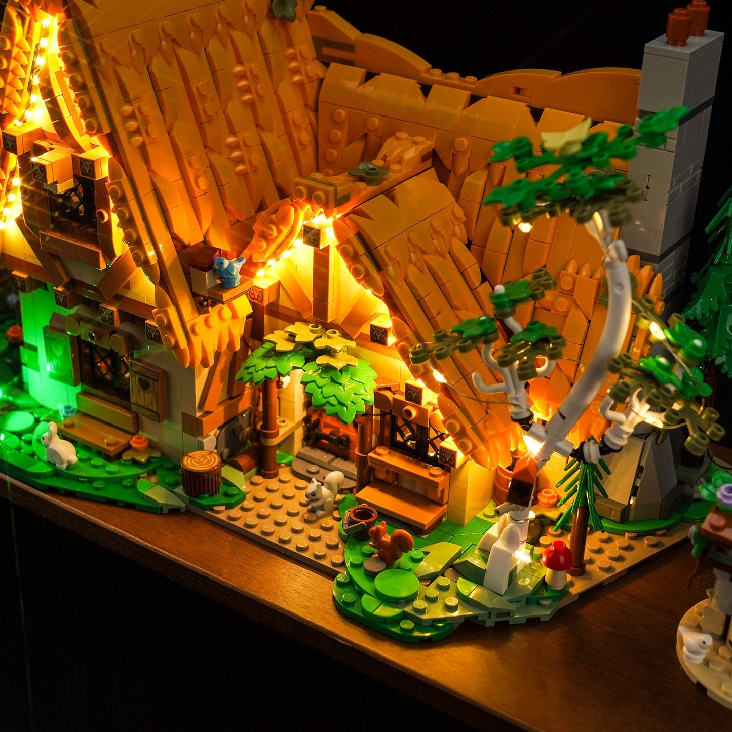 Light Kit For Snow White and the Seven Dwarfs' Cottage 43242