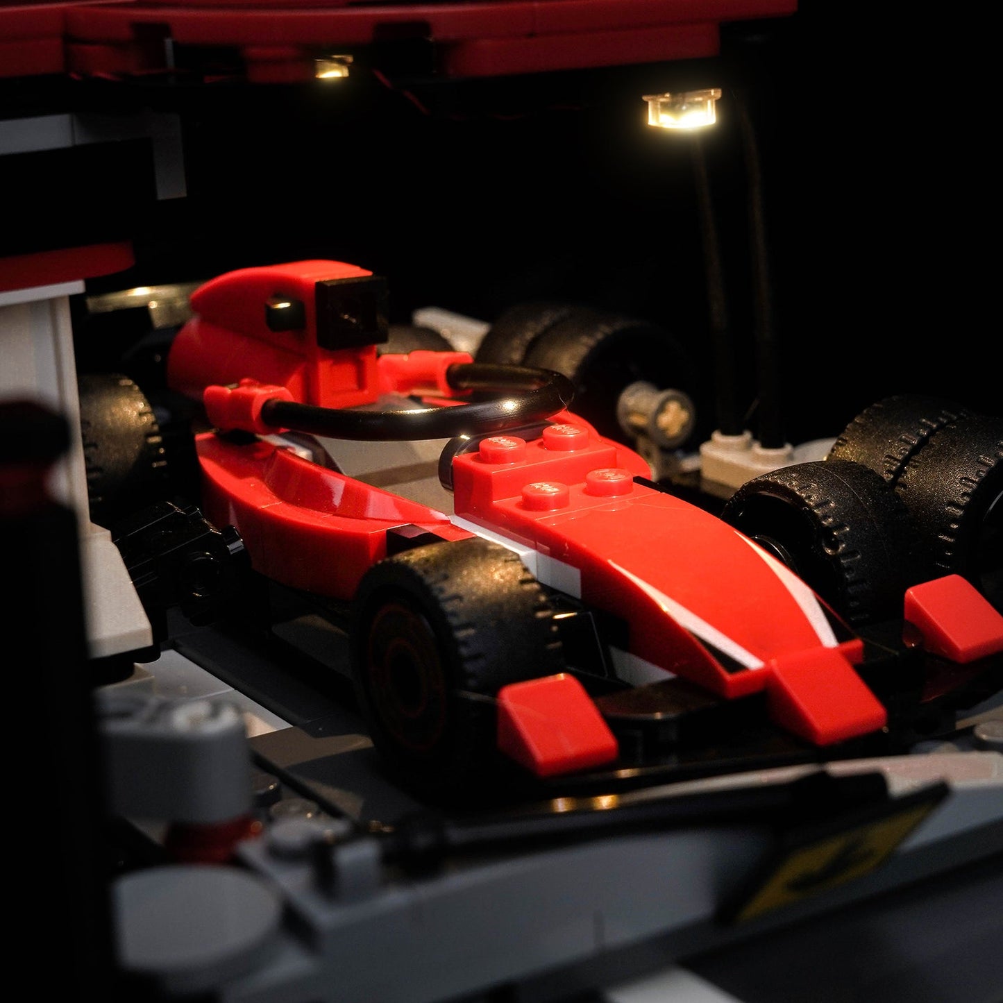light-kit-for-lego-city-f1-pit-stop-pit-crew-with-ferrari-car-60443-9