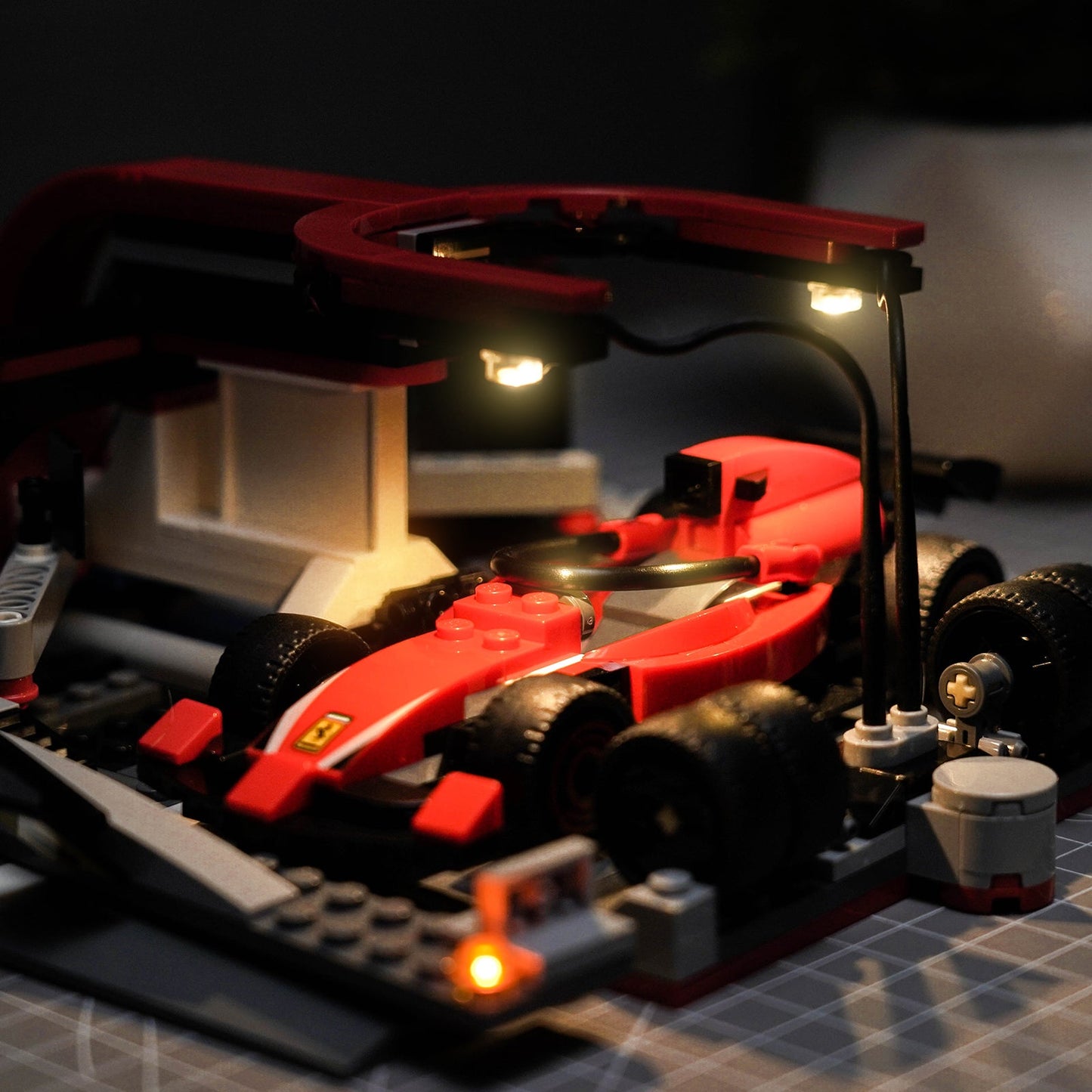 light-kit-for-lego-city-f1-pit-stop-pit-crew-with-ferrari-car-60443-7