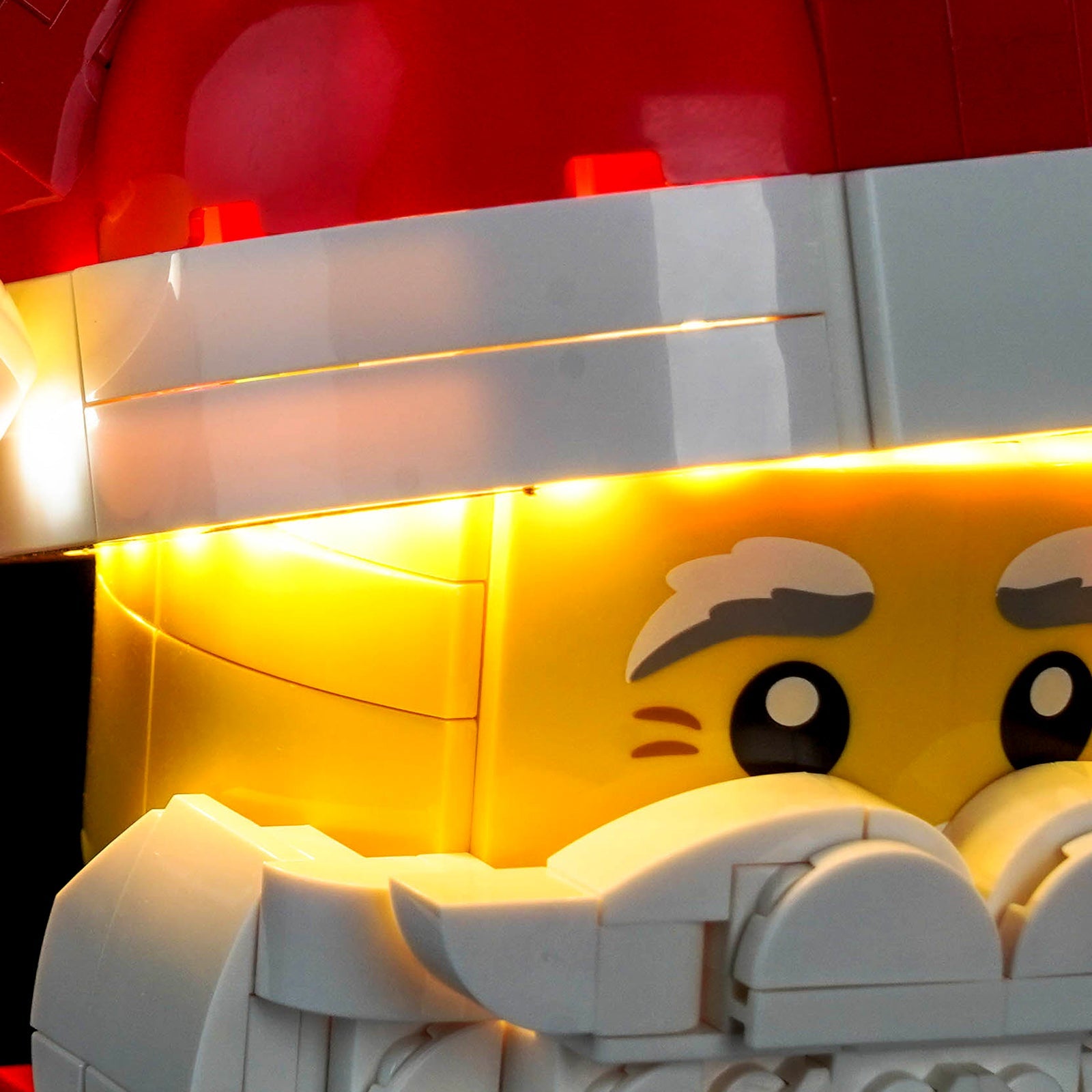 light-kit-for-lego-up-scaled-santa-minifigure-40820-6